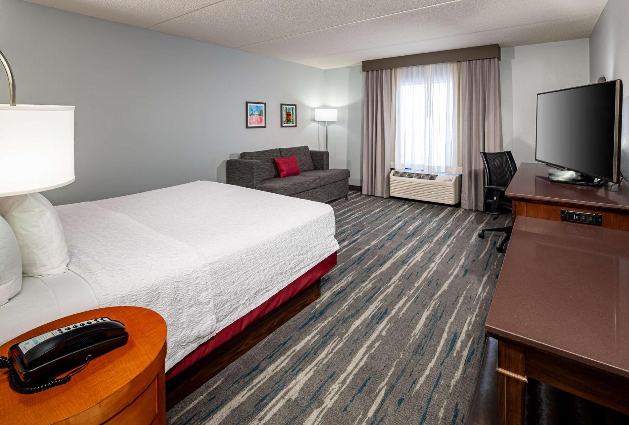 King Room with King Bed - Non-Smoking