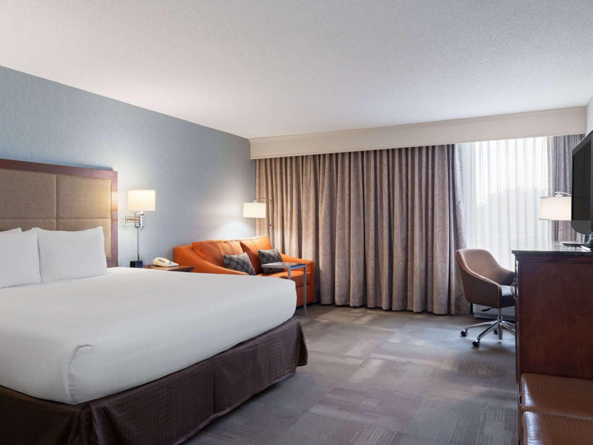 Deluxe King Room - Non-Smoking