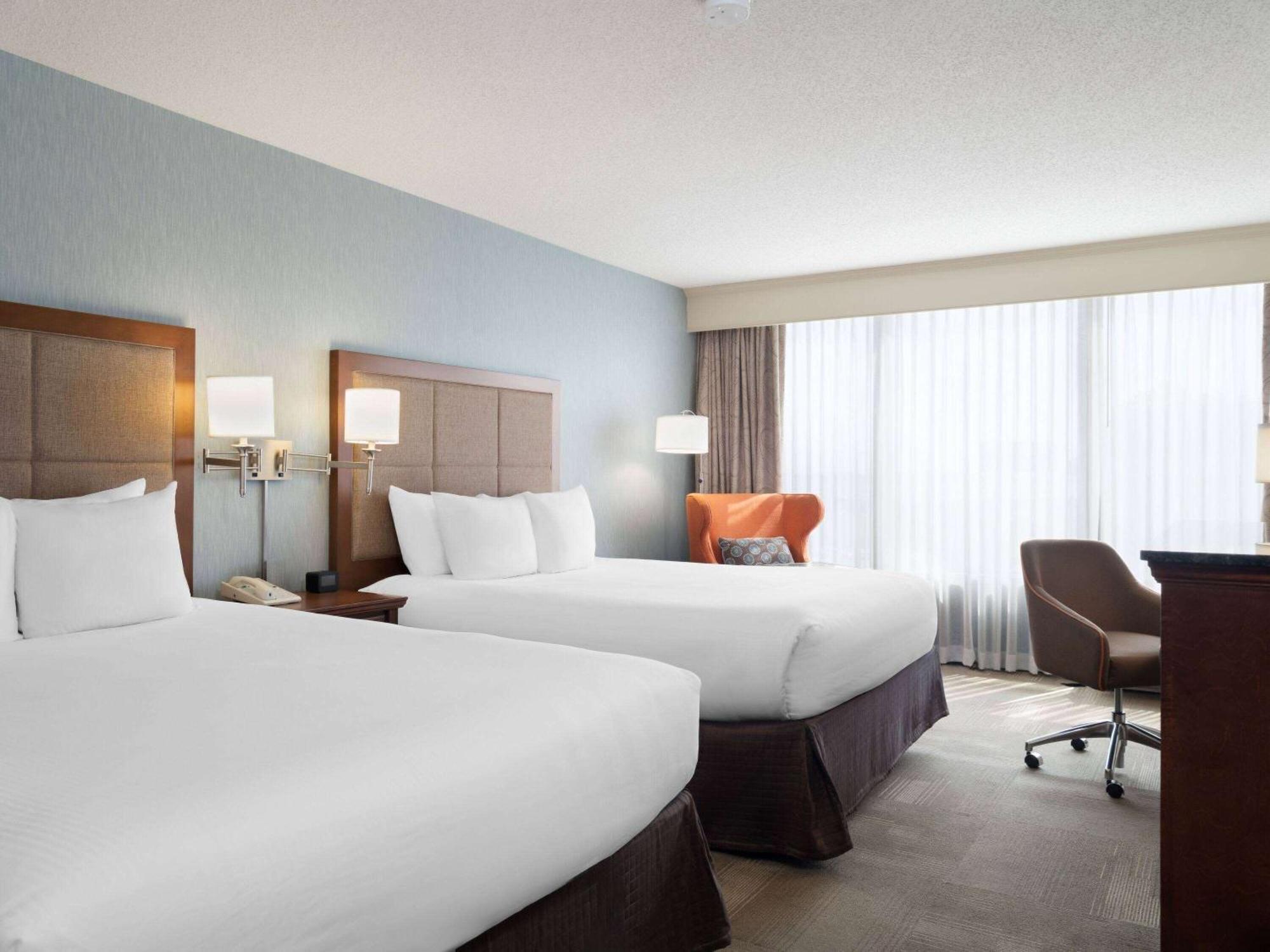 Queen Room with Two Queen Beds, Mobility Access and Bathtub with Grab Bars, Non-Smoking