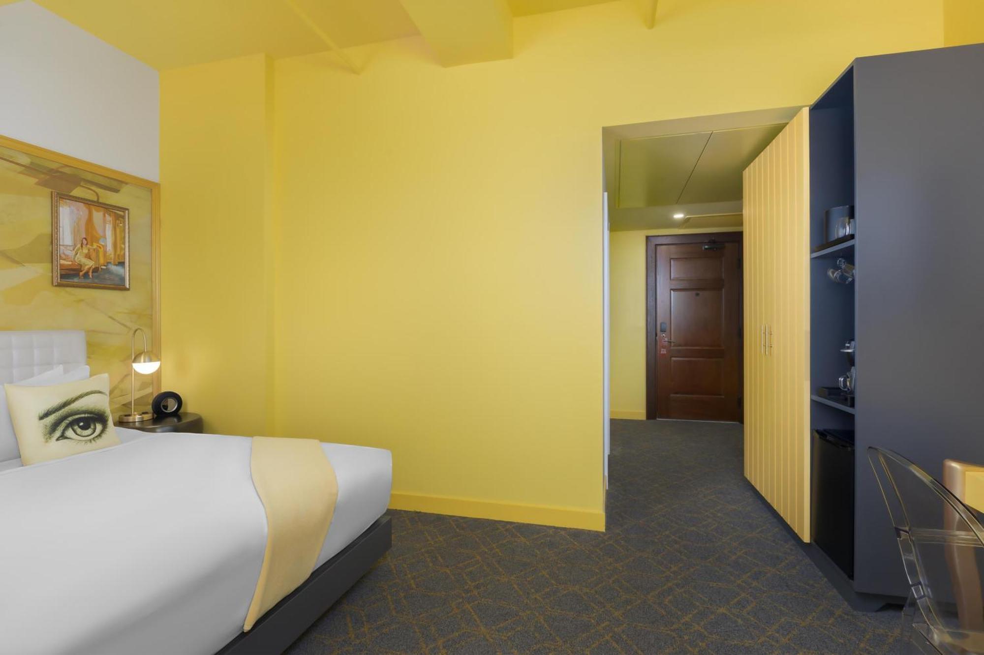 Yellow King Room